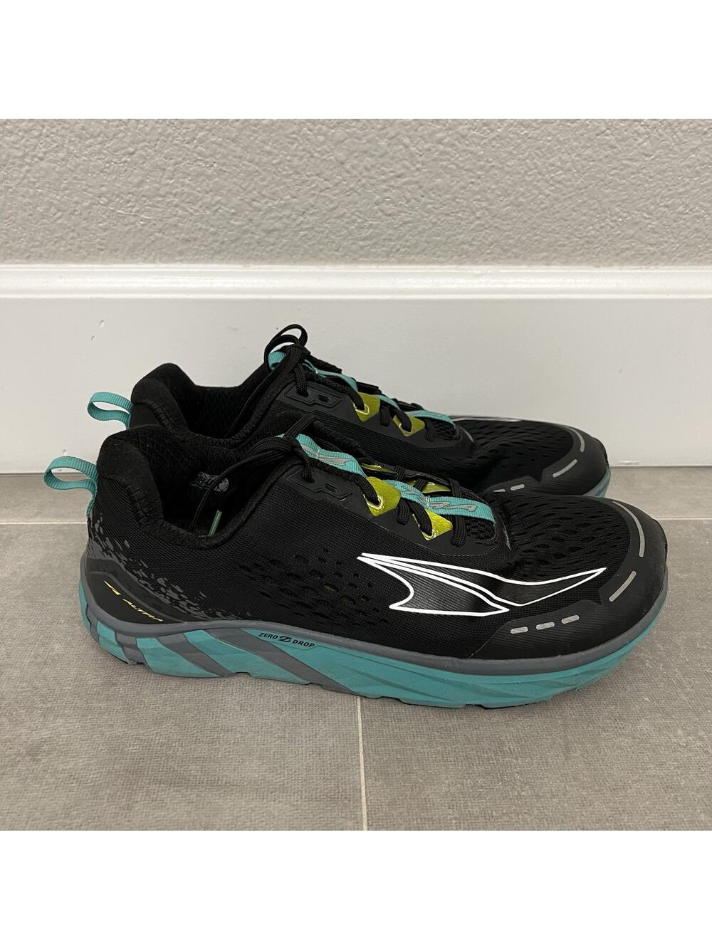 Altra Torin 4 Women's Size 9.5 Black Athletic Mesh Running Outdoor Shoes